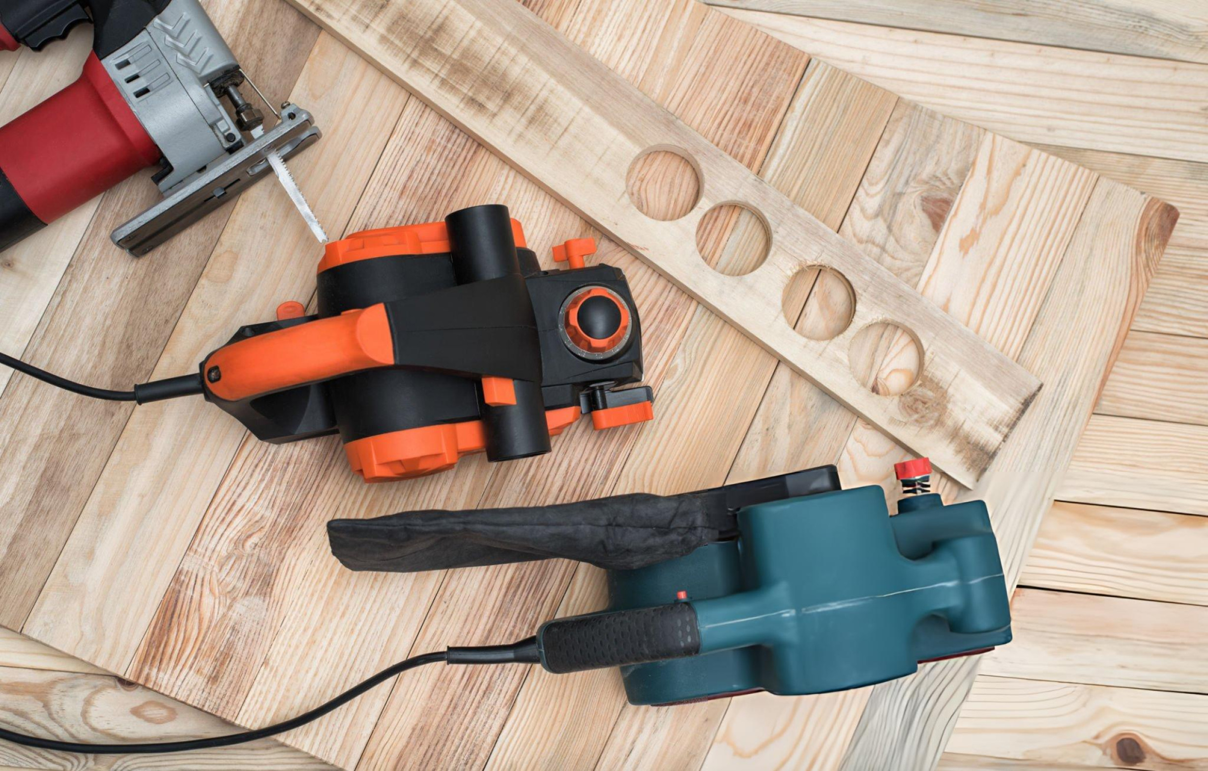 Electric sander vs pneumatic air sander for car body sanding in an auto body shop