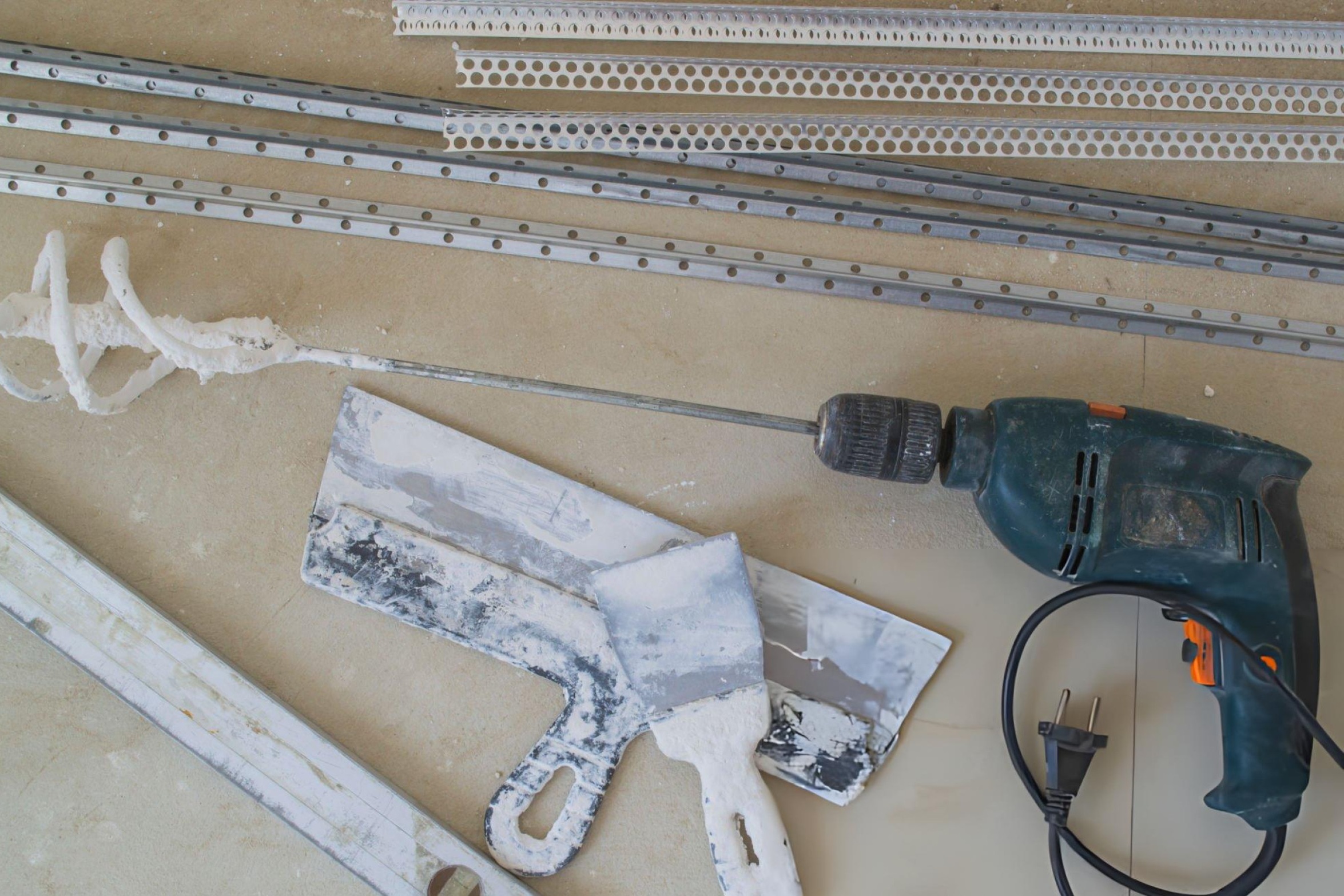 Drywall contractor using professional drywall tools in a workshop, representing drywall tool manufacturers and suppliers